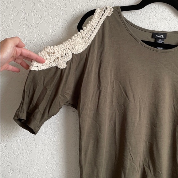 Open Shoulder Top - Picture 5 of 7